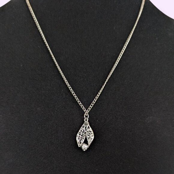 (2/$20) Vintage Winged Rhinestone Pendant Necklace - Picture 4 of 6
